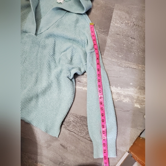 Aerie Soft Waffle Knit Oversized Hooded V Neck Pullover. Light Green. M. - Picture 4 of 11